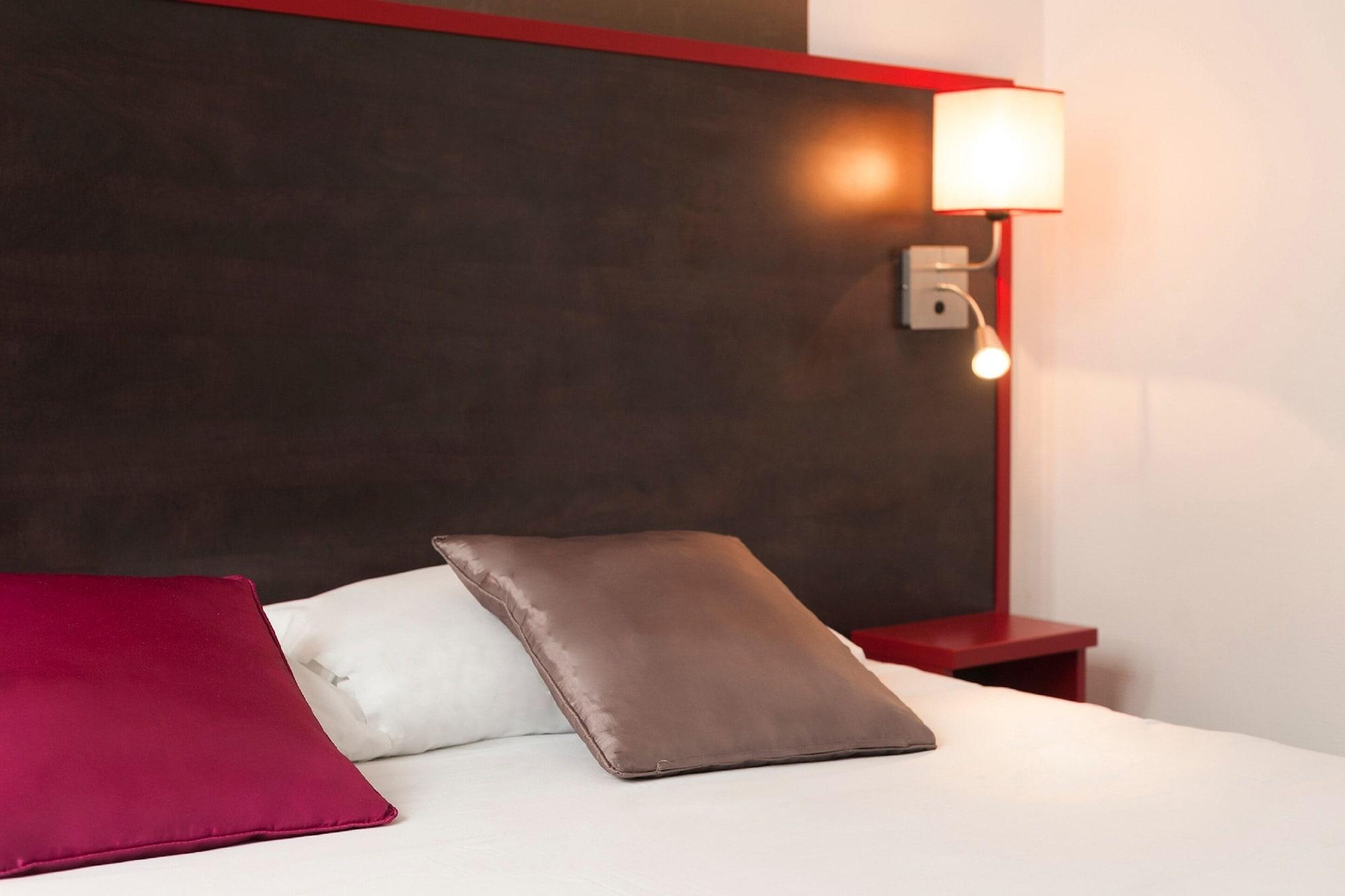 The Originals City, Hotel Le Cheval Rouge, Tours Ouest Виландри Екстериор снимка